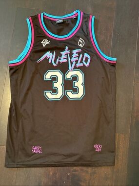 Muévelo 33 Graphic Basketball Jersey - Black with Neon Trim